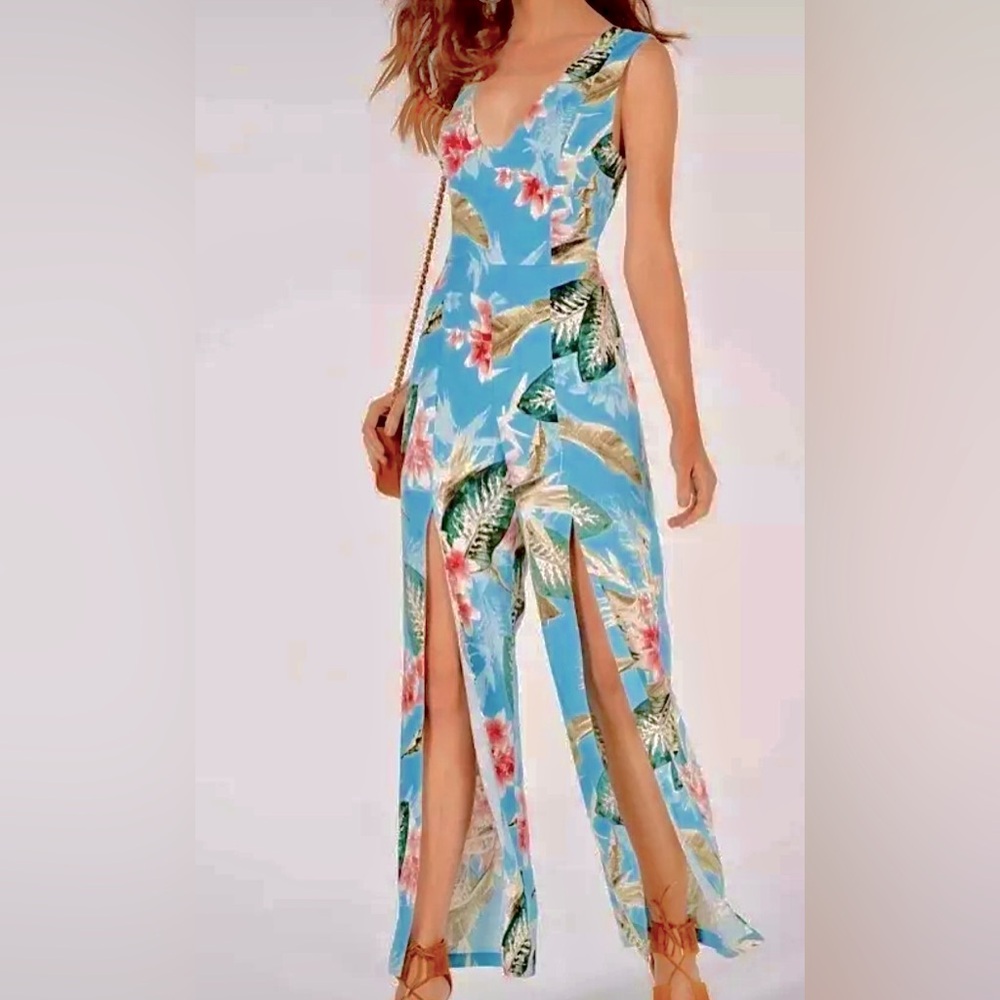 Guess Women's Bombay Jumpsuit
Voyager Palm Print Blue‎ - Size 10 NWT